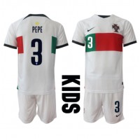 Camiseta Portugal Pepe #3 Visitante Equipación para niños Mundial 2022 manga corta (+ pantalones cortos)